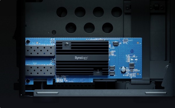 Thiết bị lưu trữ NAS Synology DS1823xs+ 3